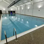 Dom wakacyjny Echo - Sleeps 12 - Part Of The The Bay Village With Pool, Gym And Direct Access, Pub, Restaurant, Tennis And Meadows Walks *