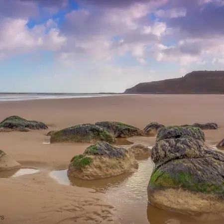 Echo - Sleeps 12 - Part Of The The Bay Village With Pool, Gym And Direct Access, Pub, Restaurant, Tennis And Meadows Walks * Filey