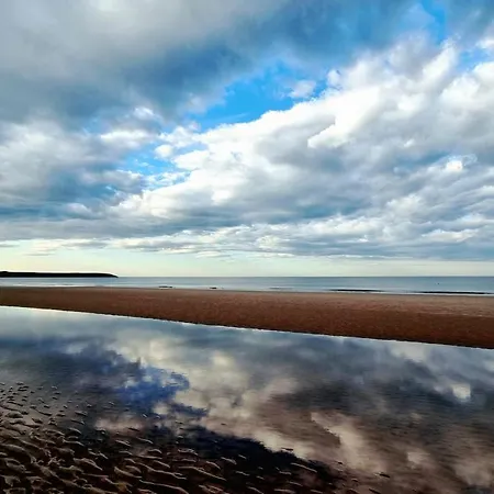 Echo - Sleeps 12 - Part Of The The Bay Village With Pool, Gym And Direct Access, Pub, Restaurant, Tennis And Meadows Walks * Filey