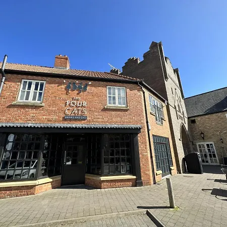 Echo - Sleeps 12 - Part Of The The Bay Village With Pool, Gym And Direct Access, Pub, Restaurant, Tennis And Meadows Walks Holiday home Filey