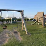Ferienhaus Echo - Sleeps 12 - Part Of The The Bay Village With Pool, Gym And Direct Access, Pub, Restaurant, Tennis And Meadows Walks Filey